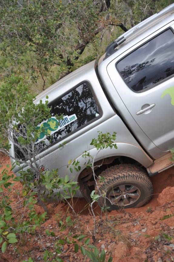 Tentando vencer rampa esburacada no P.N. Nascentes do Parnaíba, no extremo sul do Maranhão